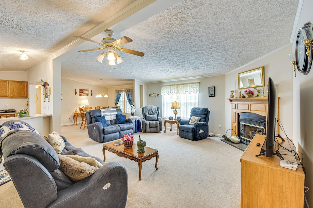 2 Mi to Dtwn: Retreat on 3 Acres in Pelzer!