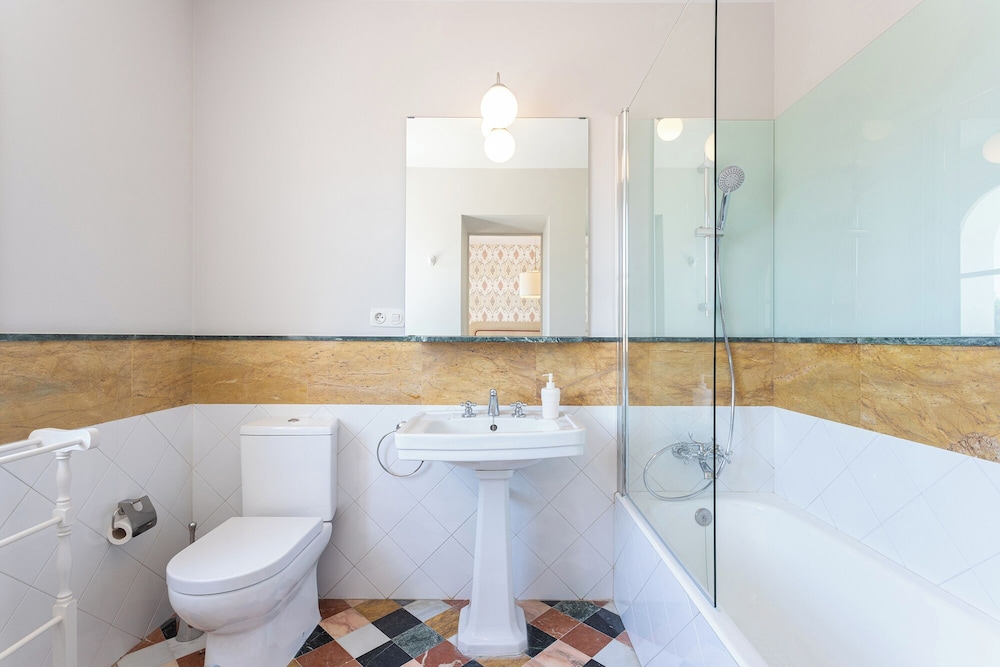 Traditional House With Private Terrace. Campamento