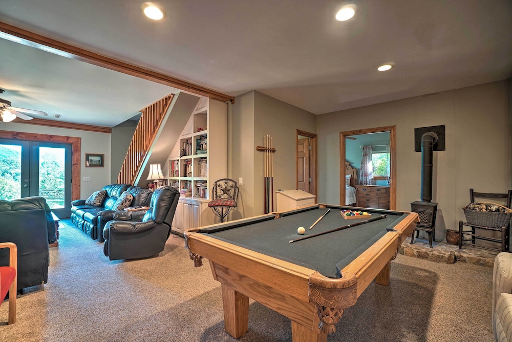 Hilltop Home w/ Panoramic Forest & Mountain Views!