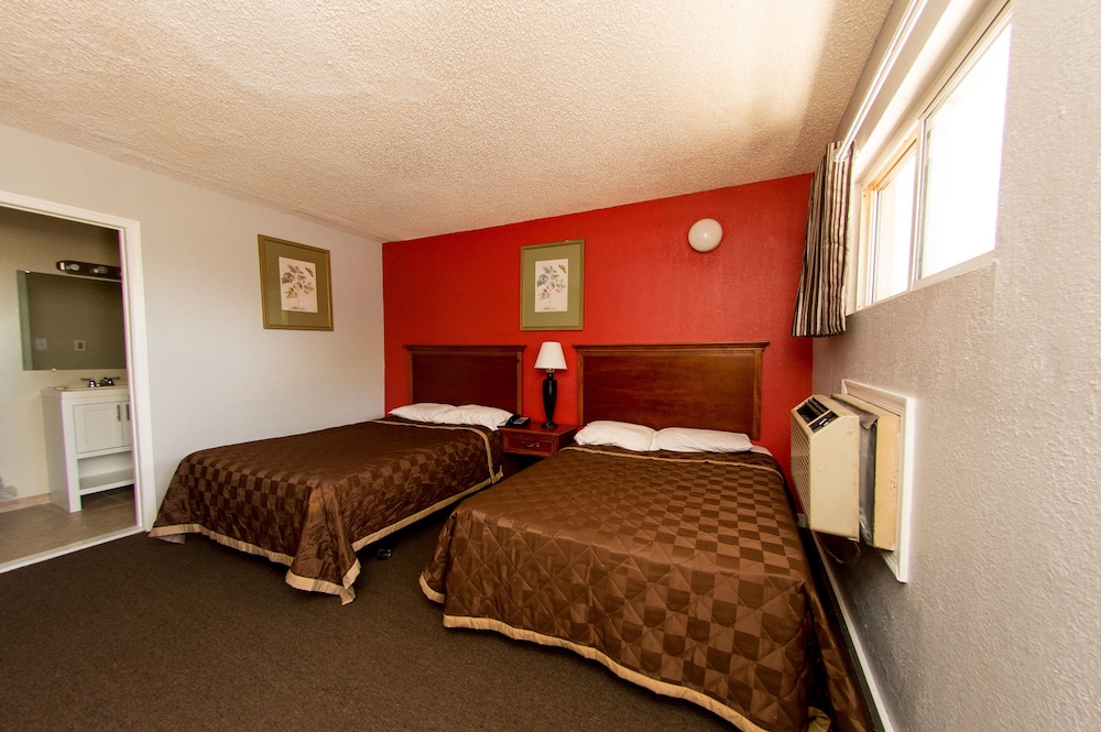 Scottish Inn and Suites