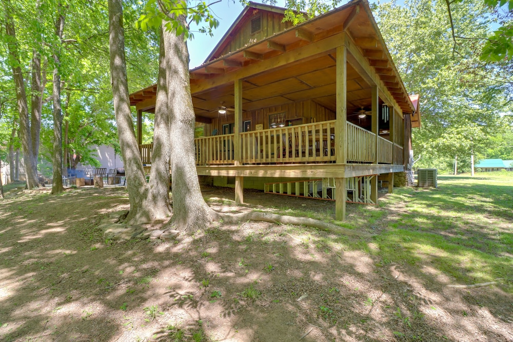 Roomy Riverfront 'trout Valley Cabin' w/ Porch! view 4