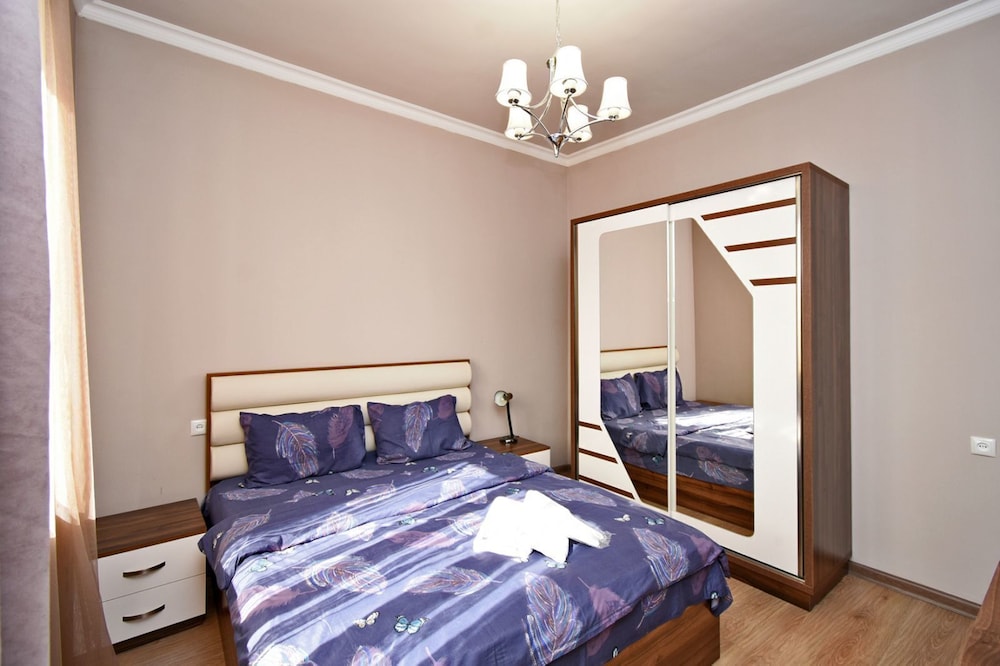 Apartment on Glendale Hills
