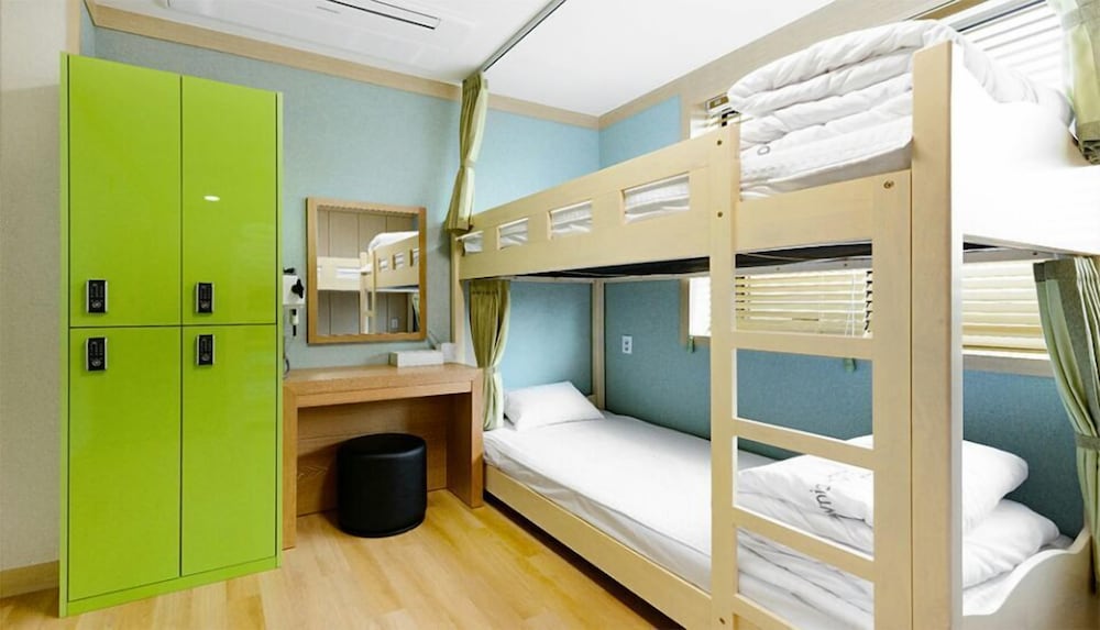 Paulownia Hostel & Guest House