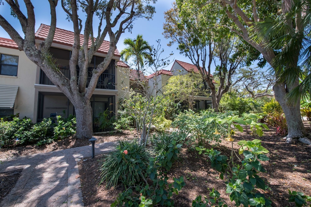 Hotel Sanibel Moorings Condo Resort - Image 1