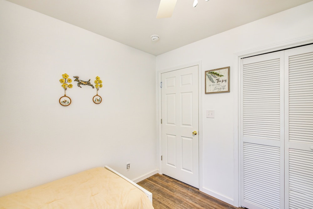 Private Patio & Hot Tub: Bayside Home in Pace!