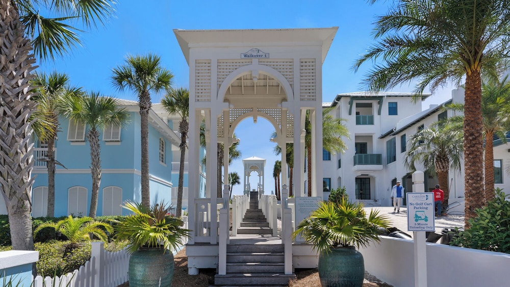 Lakefront Haven in Carillon Beach