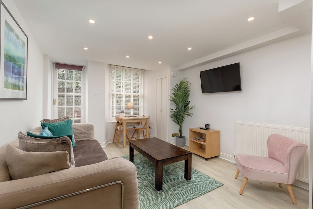Destination Edinburgh Apartments- Southside Apartments
