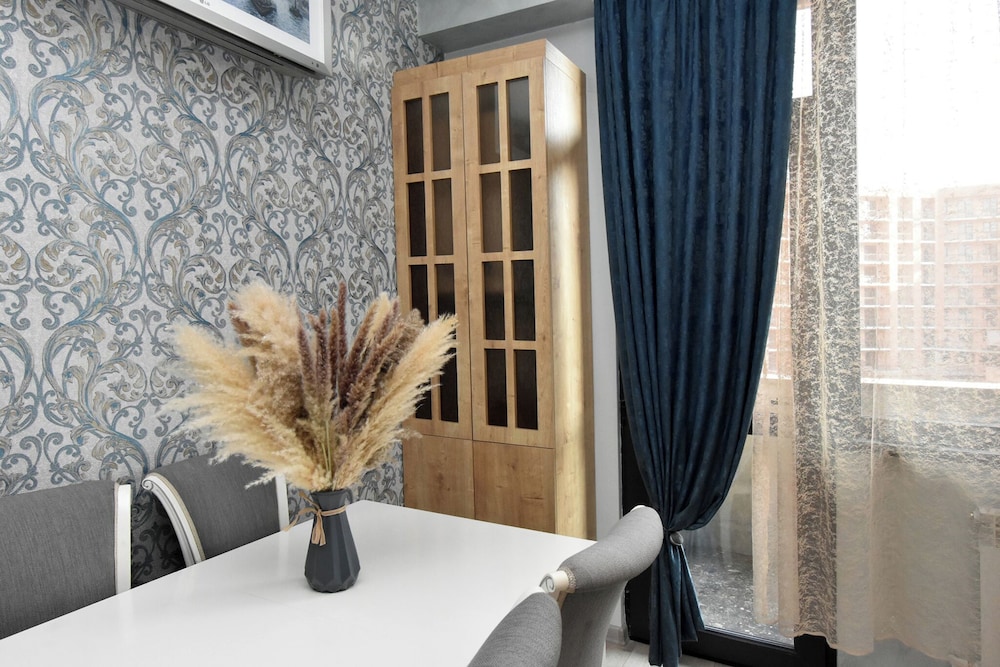 Teryan street apartment on 5 floor
