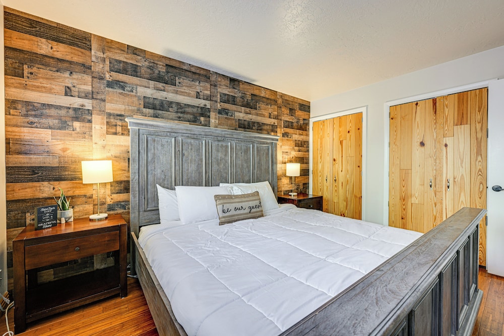 Walk to Giant Steps: Mtn Retreat w/ Hot Tub Access