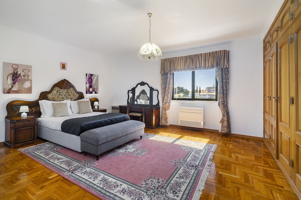 Perfect Family Hideout Residence W/Ac & 4Br + 5Ba