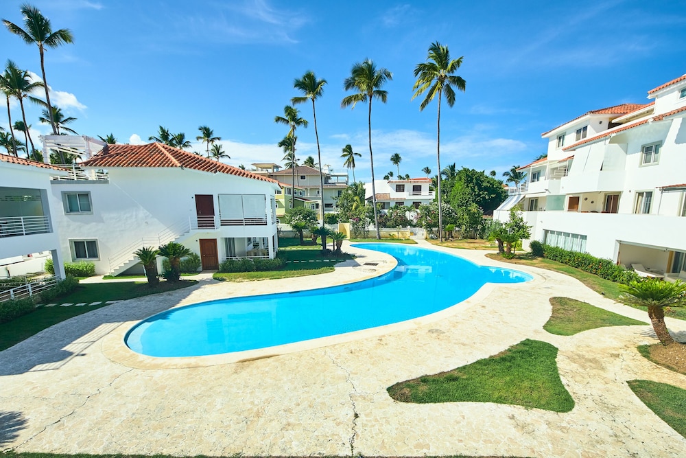 Los Corales Beach Village