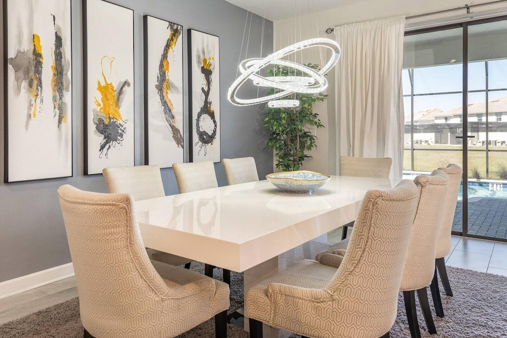 Premium Home With Game Room and Private Pool - Image 4