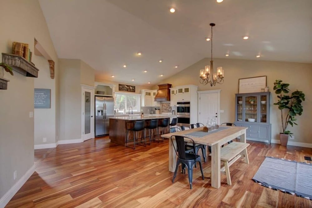 Jacksonville Mountain Retreat