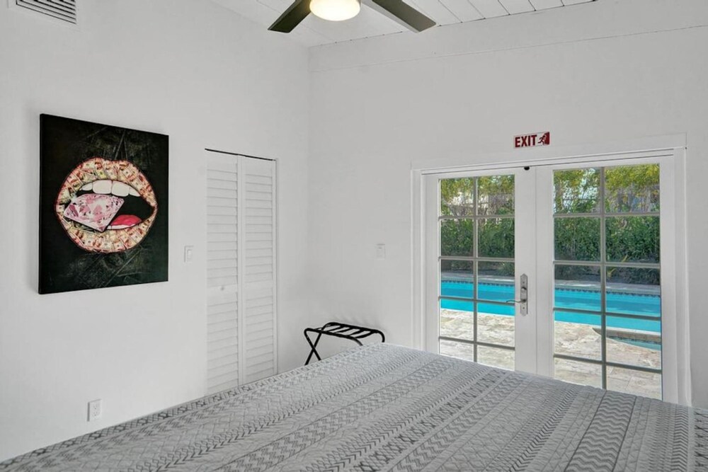 Pool House 3 Bedroom Home Victoria Park