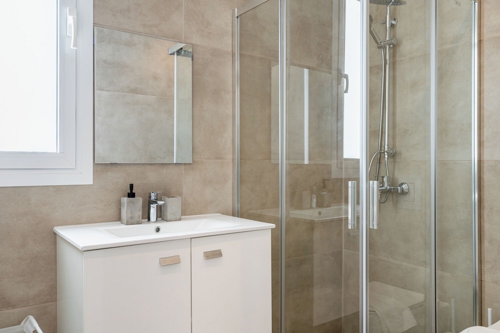 Blu Horizon - Stylish Living with Pool & Balconies in Protaras
