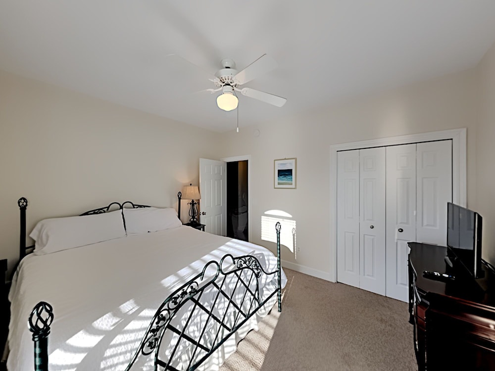 Changes In Latitude by Southern Vacation Rentals view 3