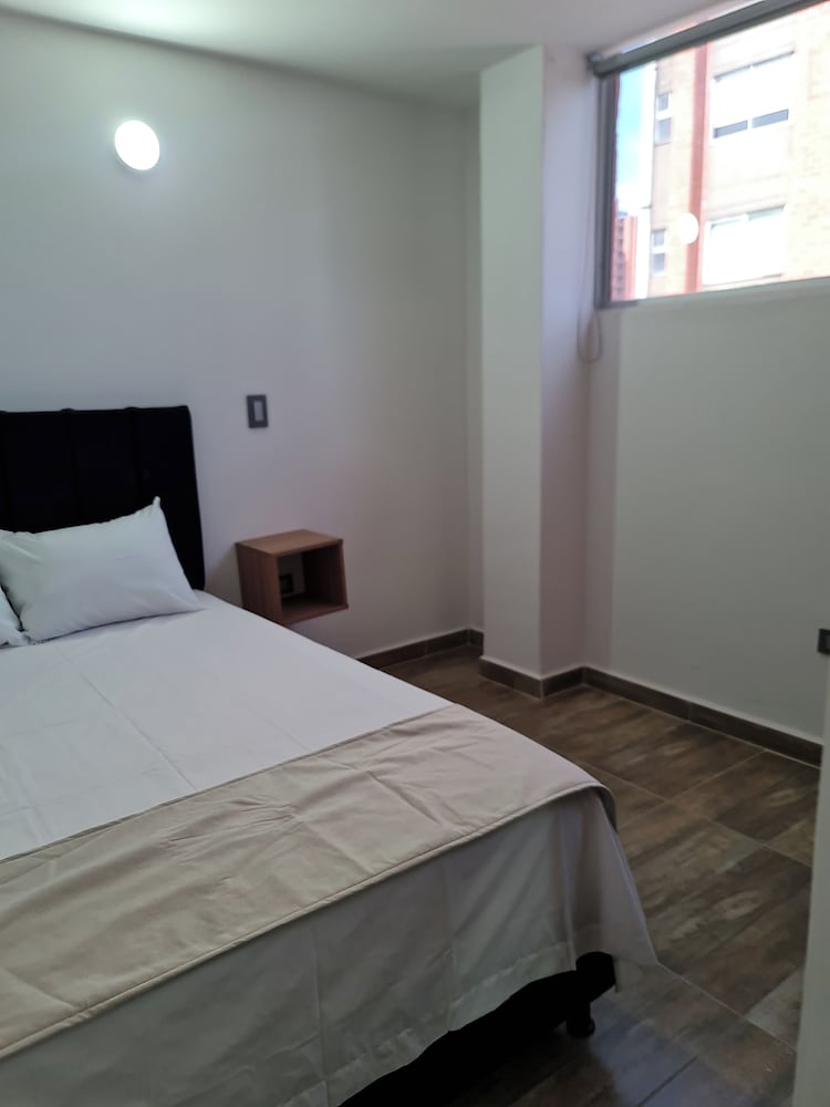 RG33 ApartaSuites