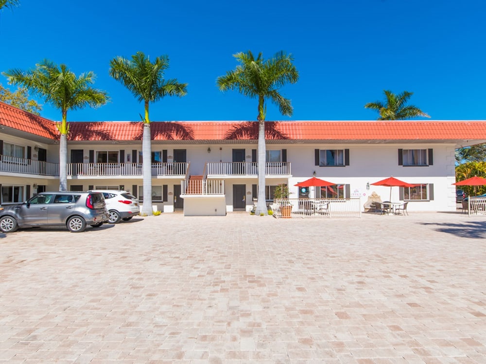 Orlando Vacations - Hibiscus Suites - Gateway to Siesta Key - Property Image 1
