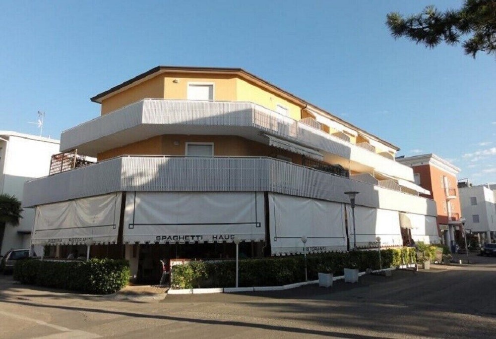Functional Flat Just 250mt From the Beach