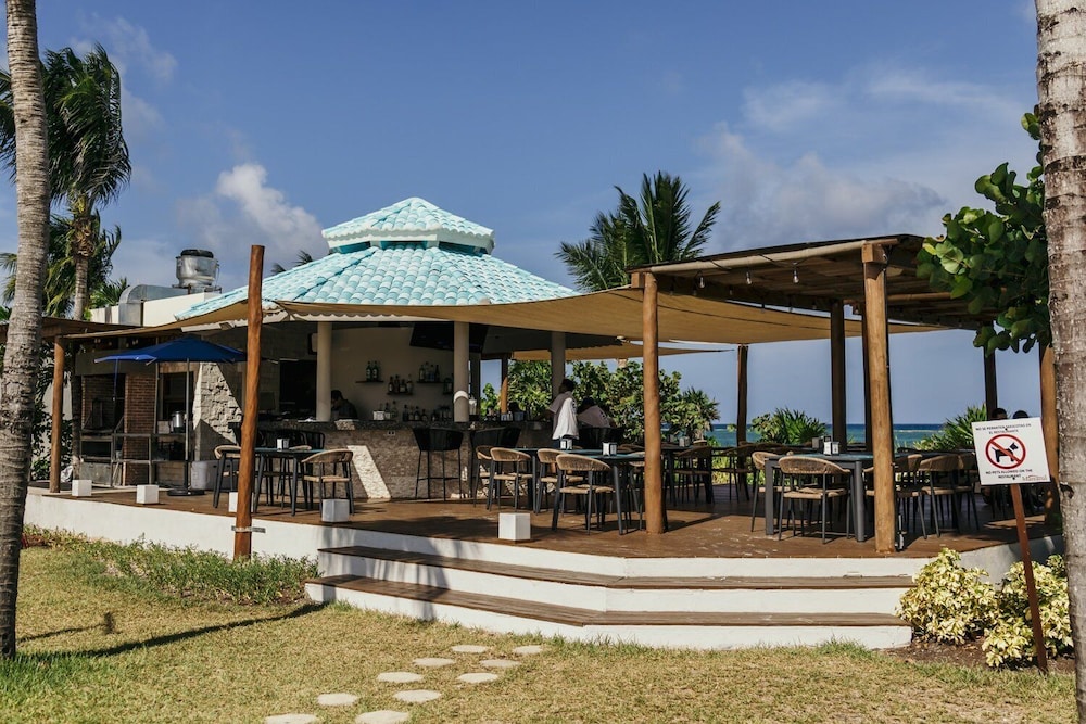 New Casa Paradise Ocean View 2 Bedroom Apts