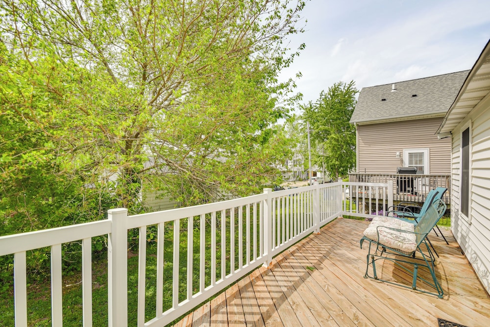 Mississippi River Retreat w/ Views: Walk to Water