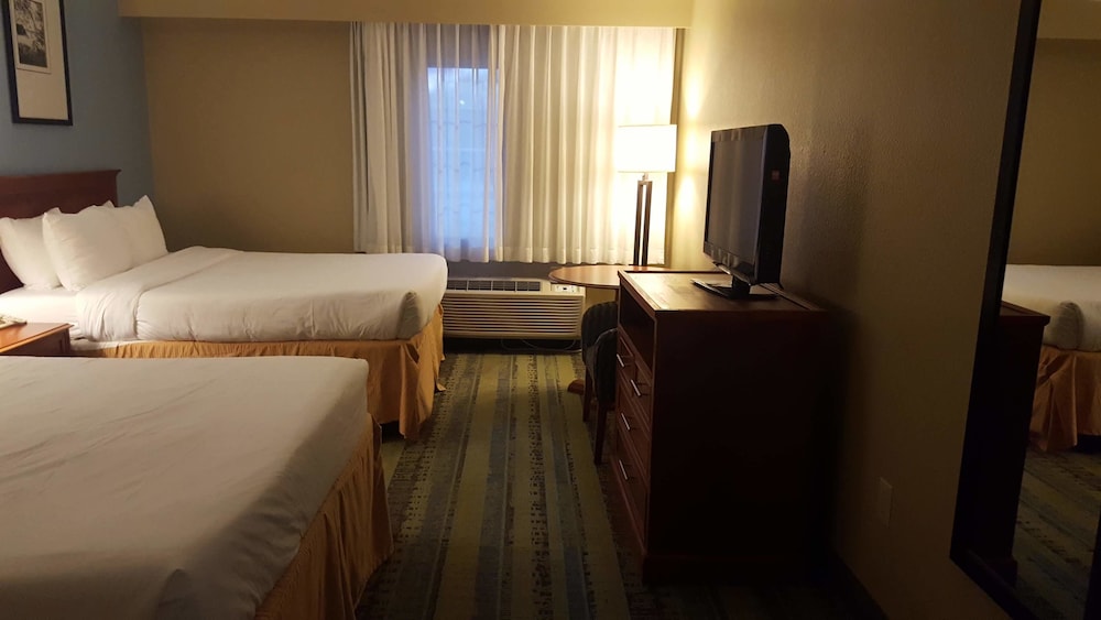 Lexington Vacations - Clarion Hotel Conference Center - North - Property Image 12