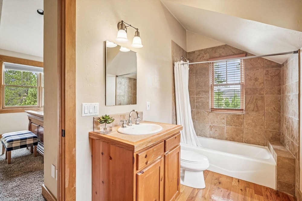 Little Bear Lodge 4 Bedroom Home