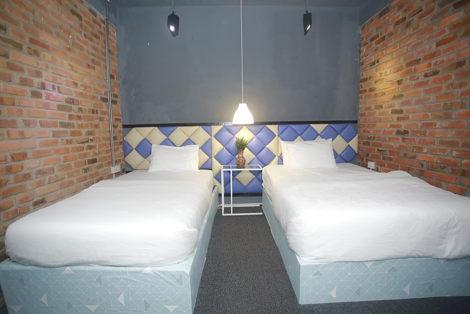 Bunker Hotel & Restaurant