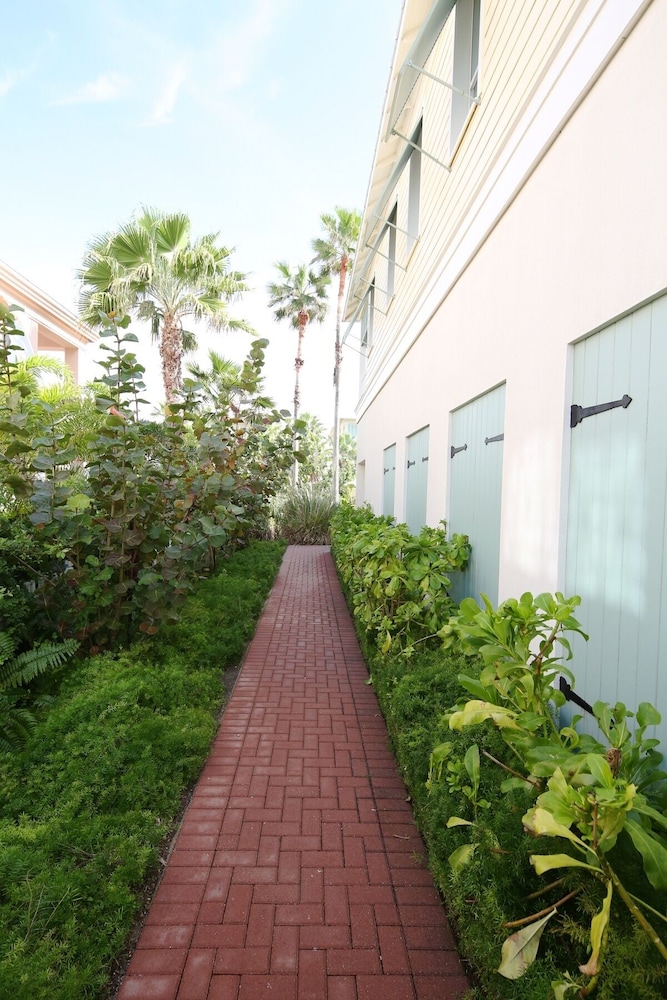 Endless Summer - Private Home 50 Feet To Beach Access 3 Bedroom Home by RedAwning