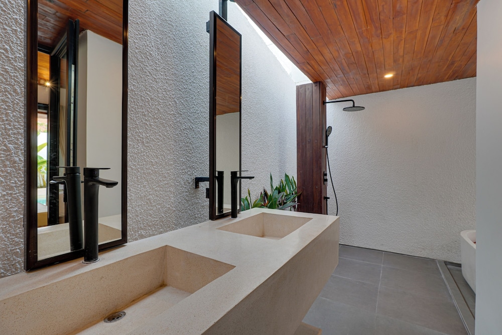 LaLuxe Villa and Residence