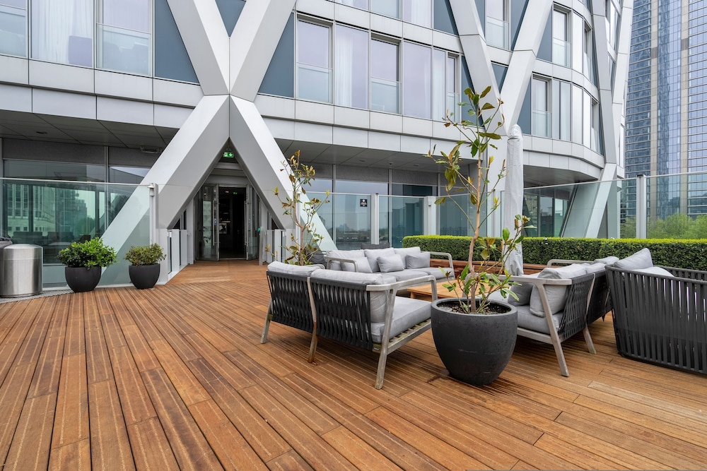 Inspiring Three-bedroom Apartment With City Views