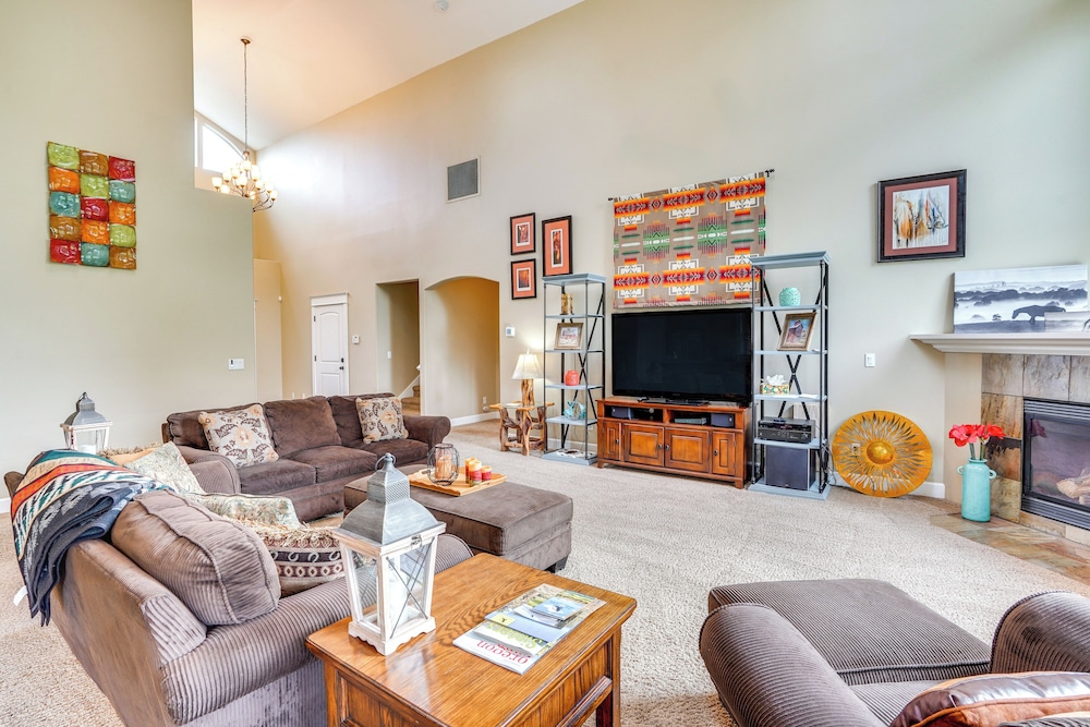 Redmond Golf Getaway - Near Smith Rock State Park!