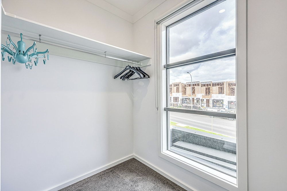StayAU Fresh Modern 5BR Retreat Netflix in Berwick