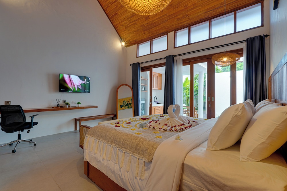 LaLuxe Villa and Residence