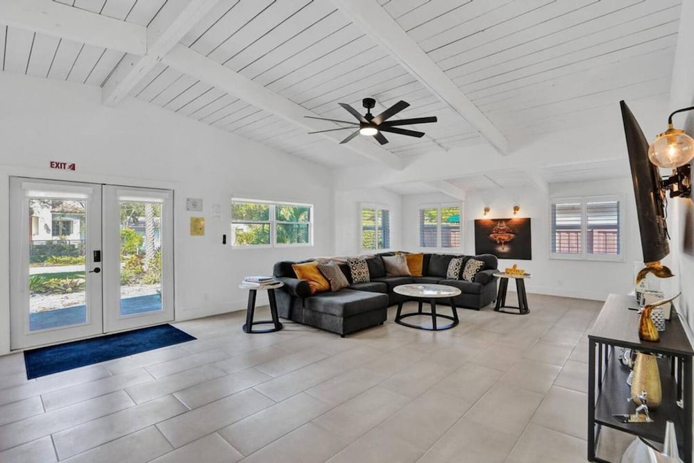 Pool House 3 Bedroom Home Victoria Park