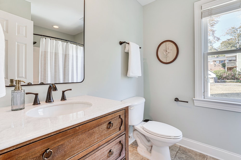 Summerville Historic Bungalow w/ Hot Tub