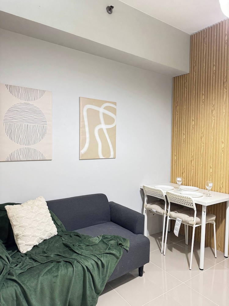 Entire Apartment in Makati City With Fast Wifi