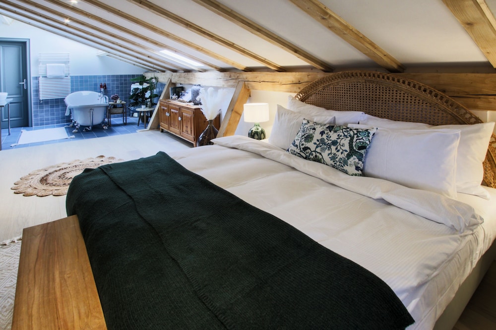 Chalet Antoine serviced apartments by Mirabeau view 3