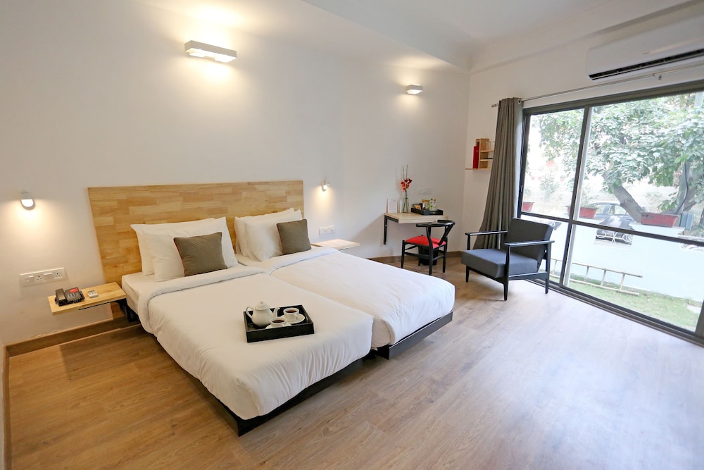 OYO Townhouse 020 Huda Metro South City 1
