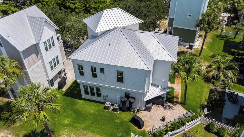 4BR Coastal Retreat w/ Pool, Patio & Games Lagniappe at Blue Mountain