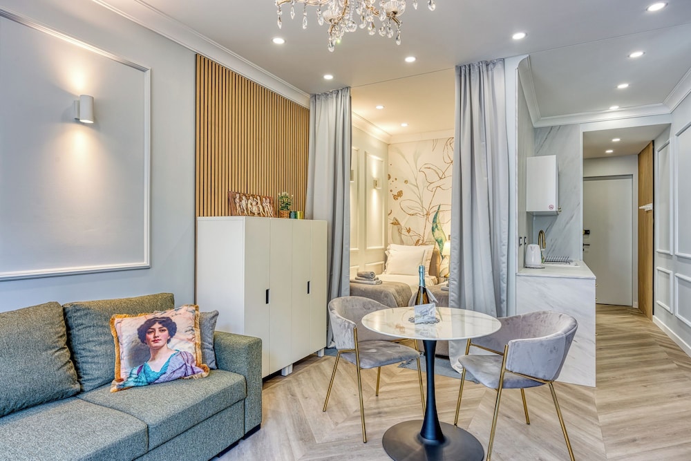 Boutique Downtown Studio with Balcony 1