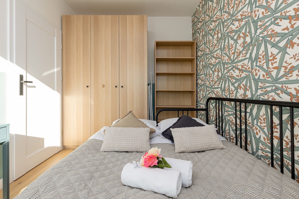Apartment Łopuszańska Warsaw by Renters view 4