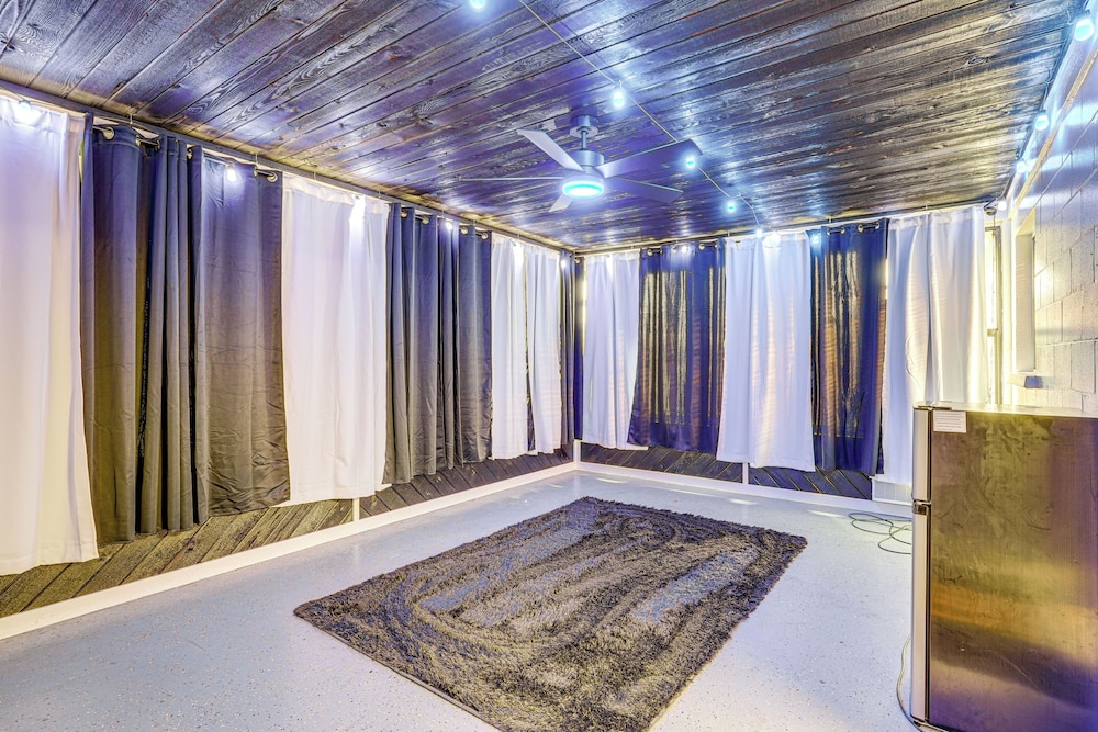 Explore & Relax: Chic & Cozy Retreat in Lakeland!