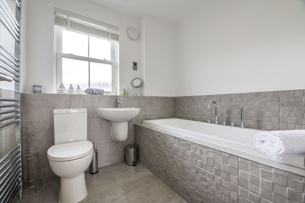 Milford Street - 5 Bed - Saundersfoot view 2