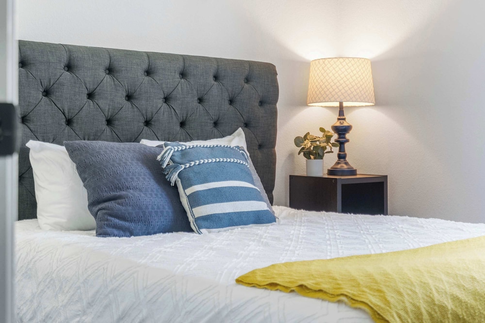 The Lazy Loft Stay for 4!