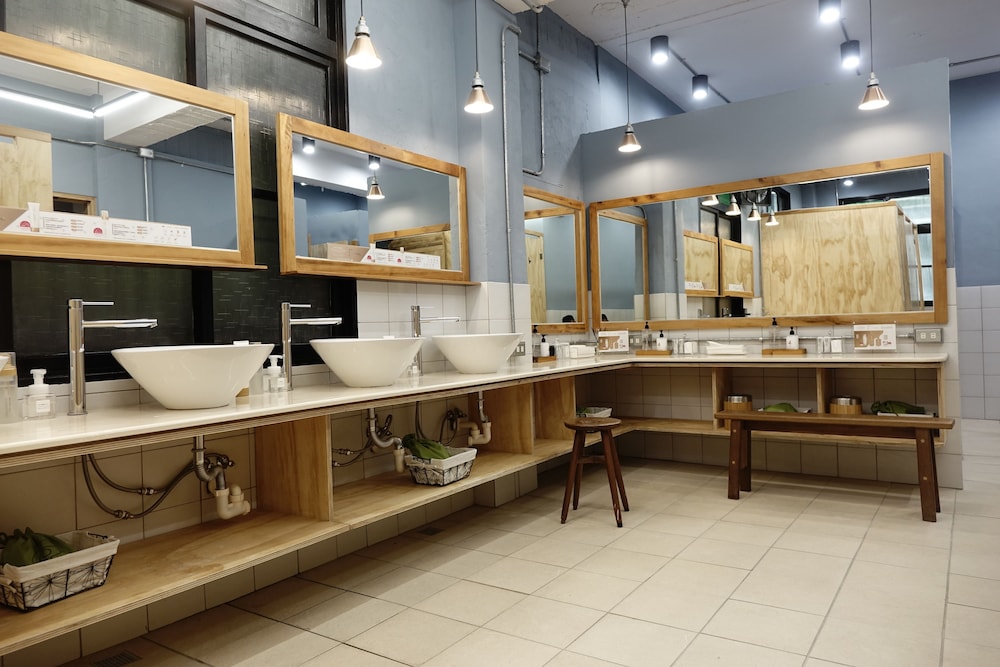 CaoJi Book inn Hostel