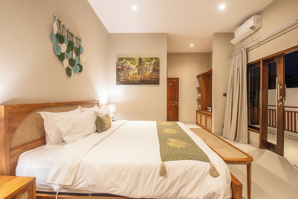 4 Bd Seminyak Retreat, Rice Fields 4 Mins to Beach