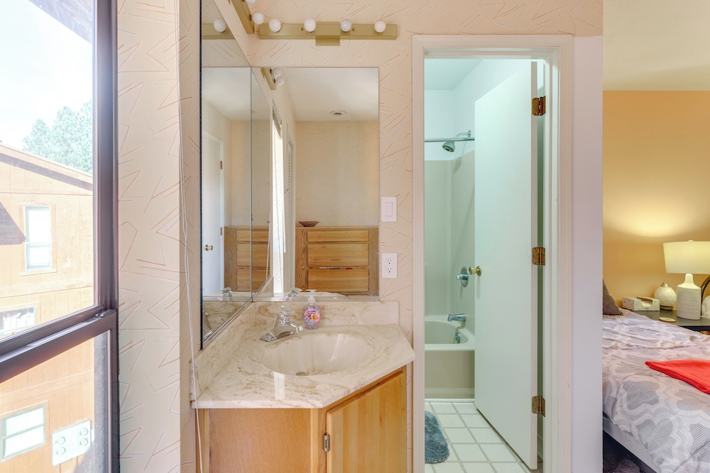 Mtn Bike, Hike & Disc Golf: Cozy Angel Fire Condo