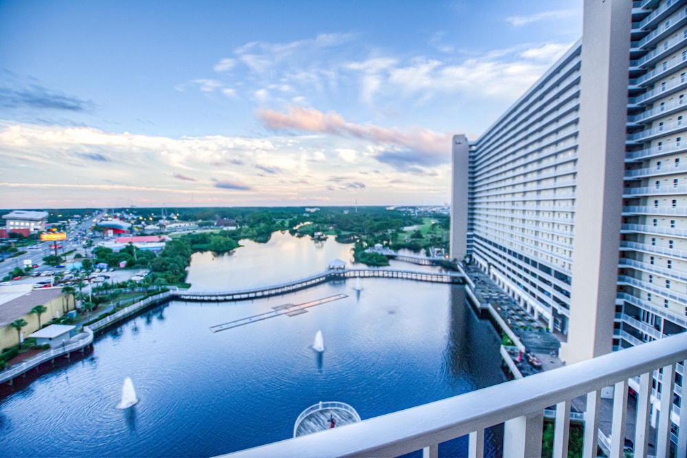 Hotel Laketown Wharf Resort by Aneliya's Rentals - Image 1