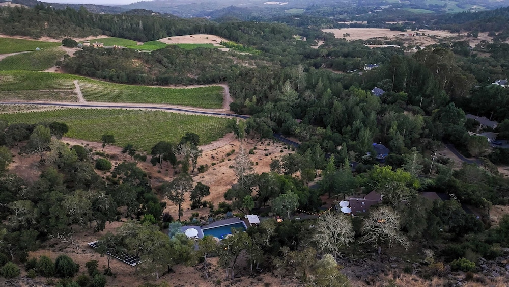Kenwood Vista by Avantstay 7acres w/ Pool, Fire Pit, Vineyard Views